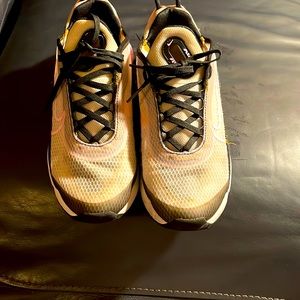 Nike Black, White and Pink Air Max Size 4 Youth